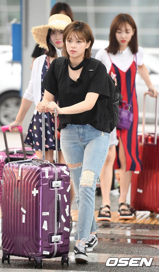 오늘자 출국하는 트와이스 | 인스티즈