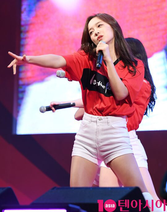 스웨덴전 광화문 거리응원 공연하는 구구단.jpg | 인스티즈