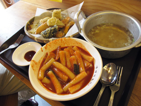 길거리 포장마차 떡볶이 vs 프랜차이즈 전문점 떡볶이 | 인스티즈