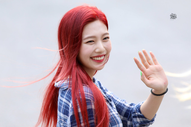 눈웃음이 예쁜 레드벨벳 조이..jpgif | 인스티즈