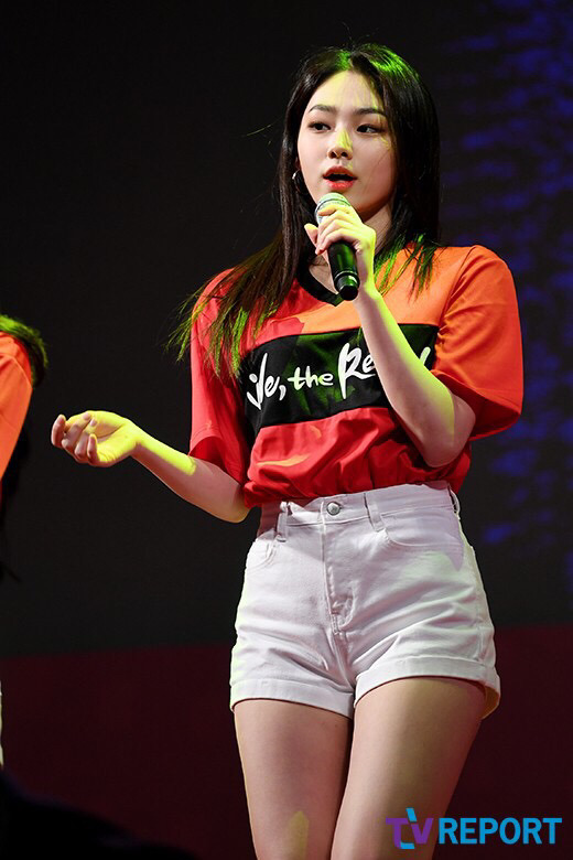 스웨덴전 광화문 거리응원 공연하는 구구단.jpg | 인스티즈