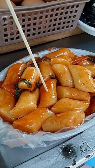 길거리 포장마차 떡볶이 vs 프랜차이즈 전문점 떡볶이 | 인스티즈