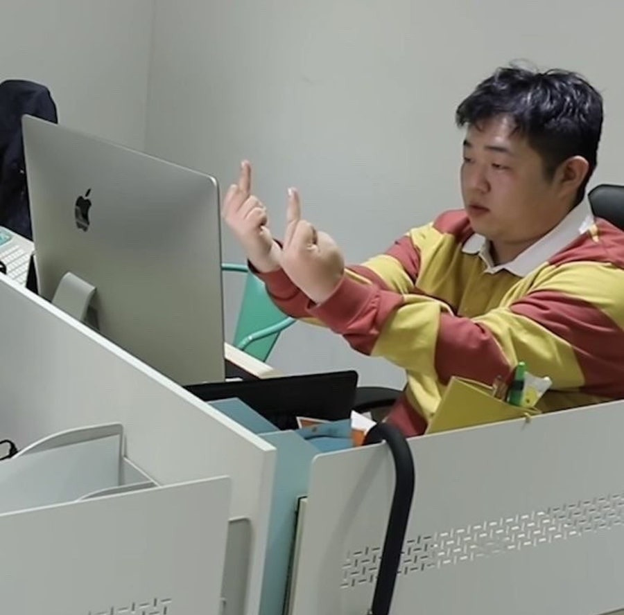 엥 나 아이돌인데 환생하고보니 소속사가 망해있네;;...... 그래도 출근은 하고봐야지.. | 인스티즈