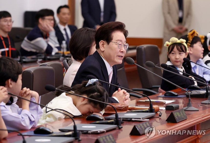 이재명 대통령, 어린이 국무회의 개회 선언 | 인스티즈