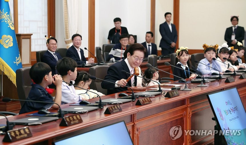 이재명 대통령, 어린이 국무회의 개회 선언 | 인스티즈