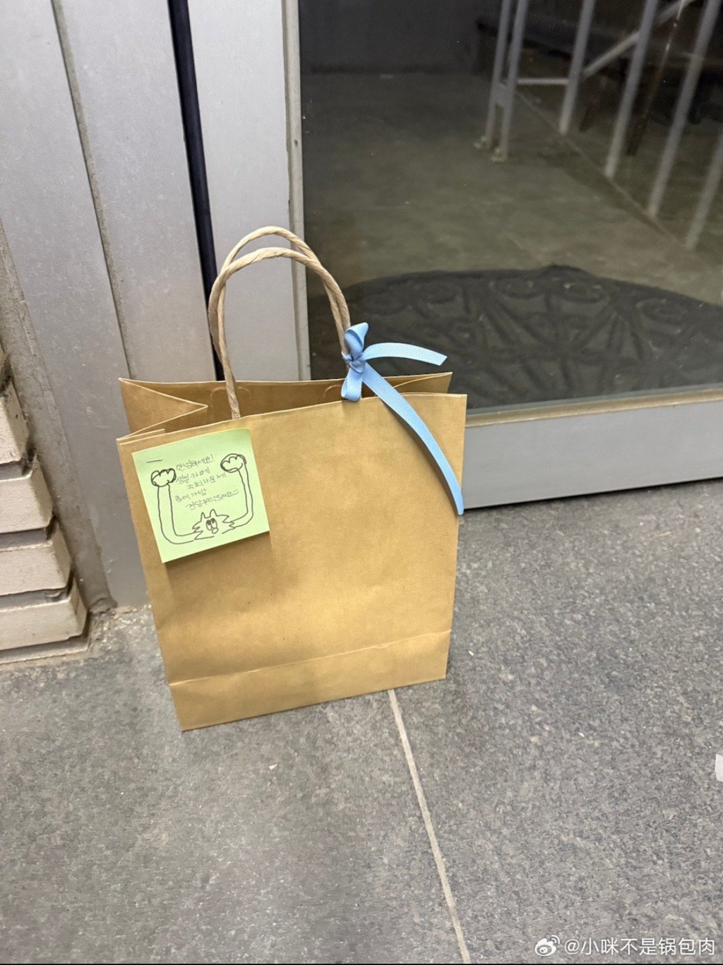 오늘 새벽 생일카페 돌며 선물 놓고간 뉴진스 민지..jpg | 인스티즈