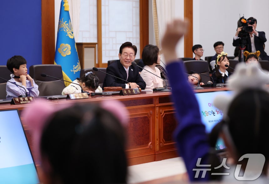 이재명 대통령, 어린이 국무회의 개회 선언 | 인스티즈