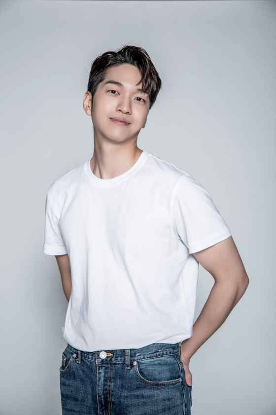 유재필, '제62회 백상예술대상' 레드카펫 MC 발탁 | 인스티즈