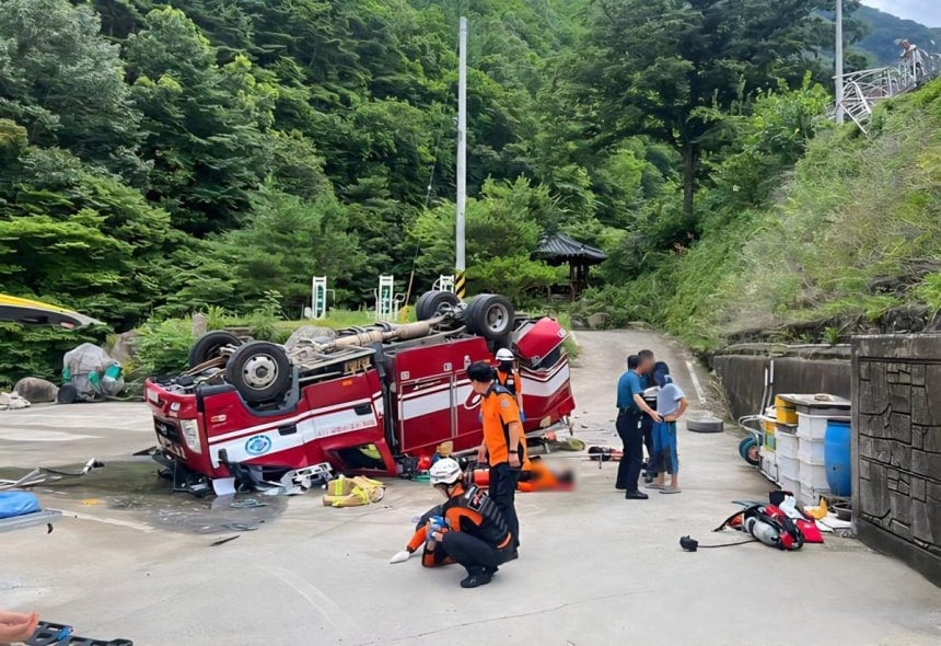 벌집 제거 출동한 소방차 낭떠러지 추락…소방관 3명 중상 | 인스티즈