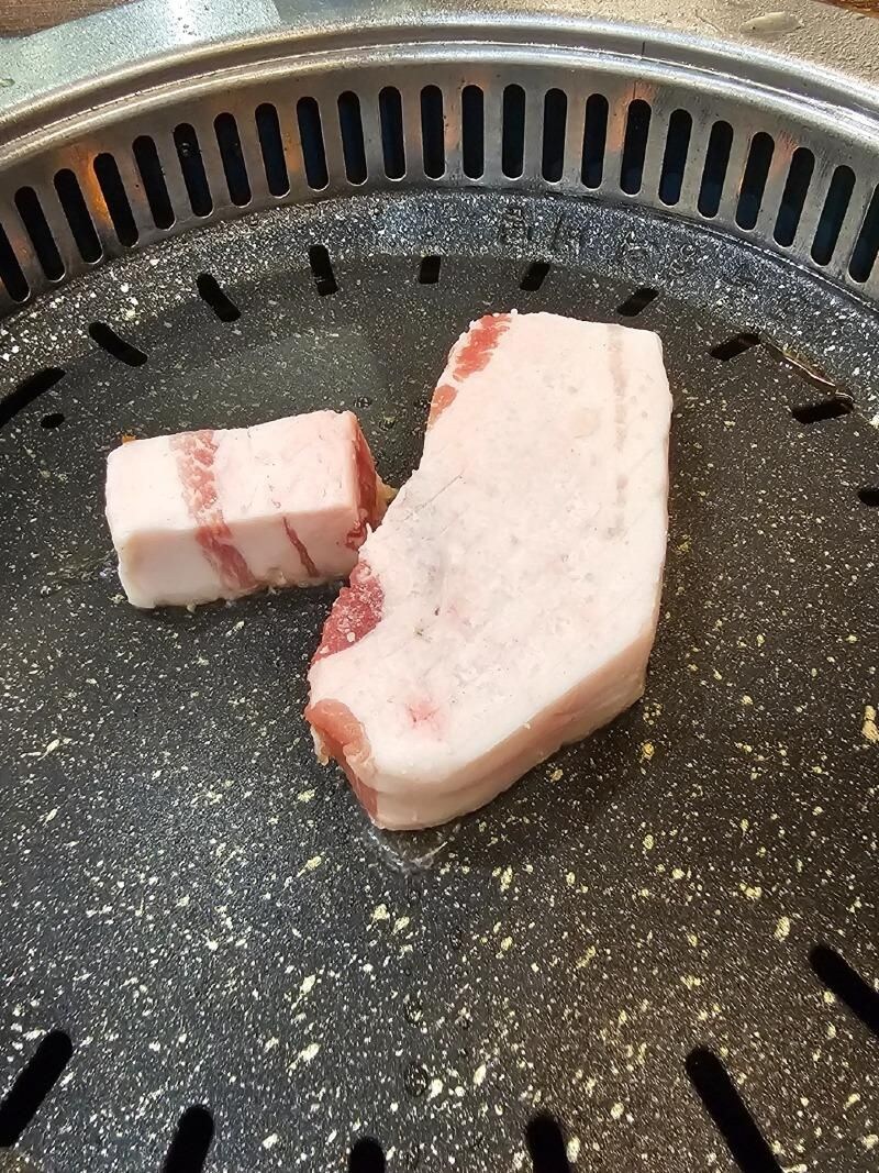 당당하게 파는 비계 삼겹살.jpg | 인스티즈