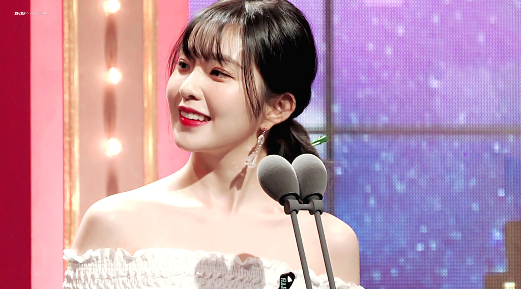 [레드벨벳] 연예대상 시상식에 머리핀 달고 나온 아이린 | 인스티즈