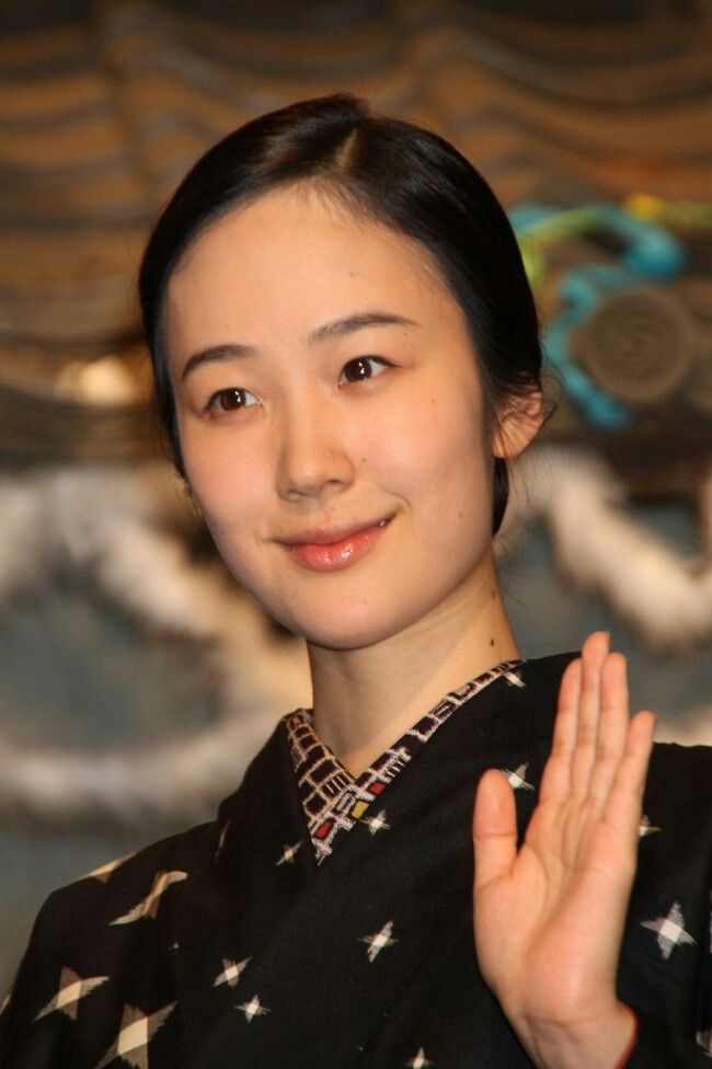 일본에서 쇼와 시대풍 미인 얼굴로 불리는 여자연예인 | 인스티즈