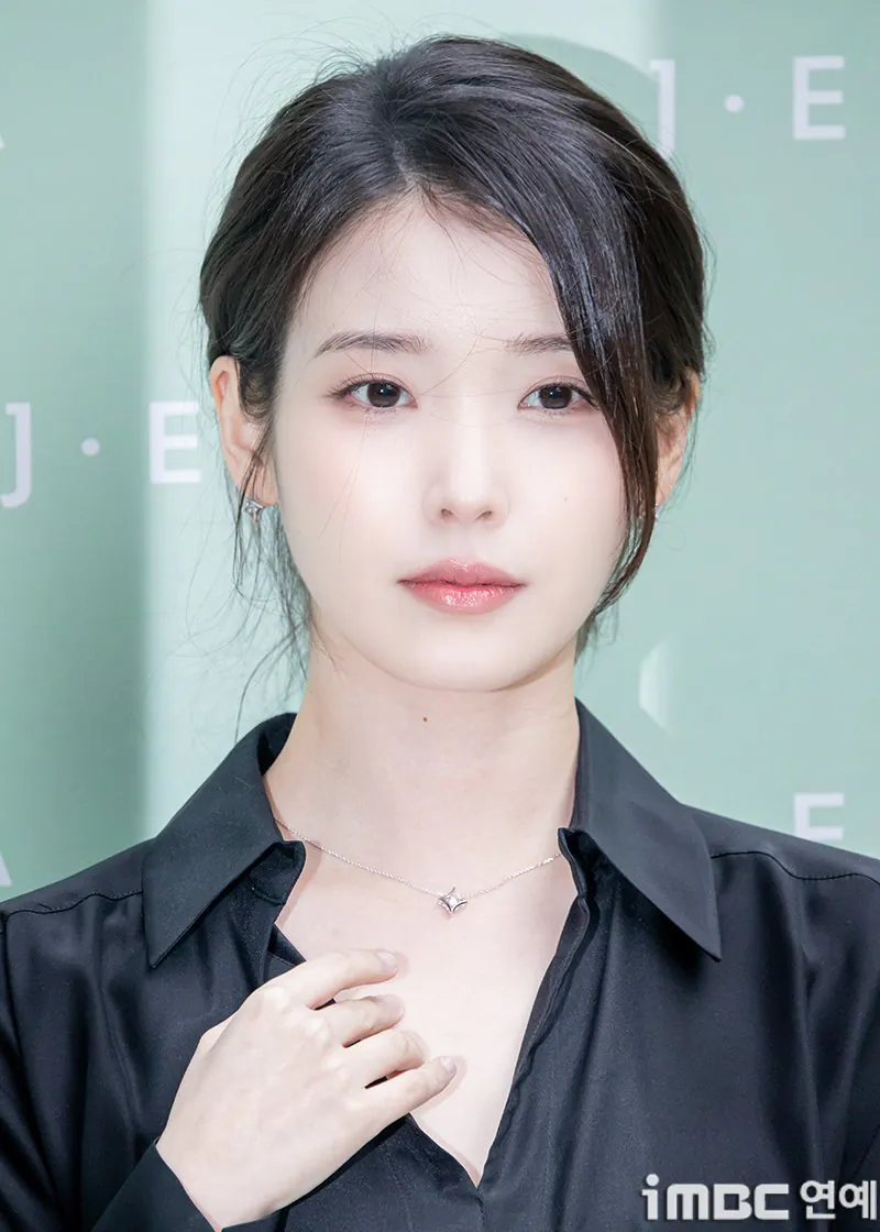 오늘자 헤어스타일 바꾼 아이유.jpg | 인스티즈