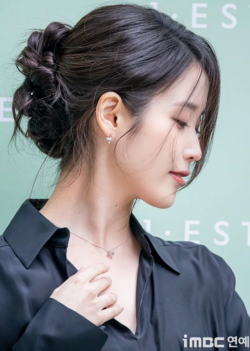 오늘자 헤어스타일 바꾼 아이유.jpg | 인스티즈