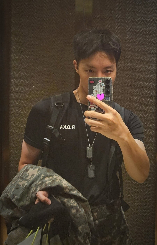 제이홉, 군인에서 다시 BTS로…미담만 가득했던 '군 복무' | 인스티즈