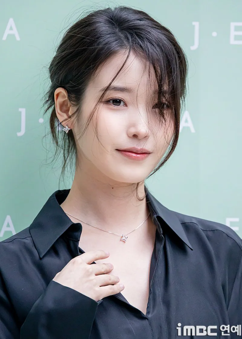 오늘자 헤어스타일 바꾼 아이유.jpg | 인스티즈