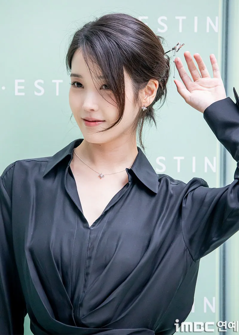 오늘자 헤어스타일 바꾼 아이유.jpg | 인스티즈