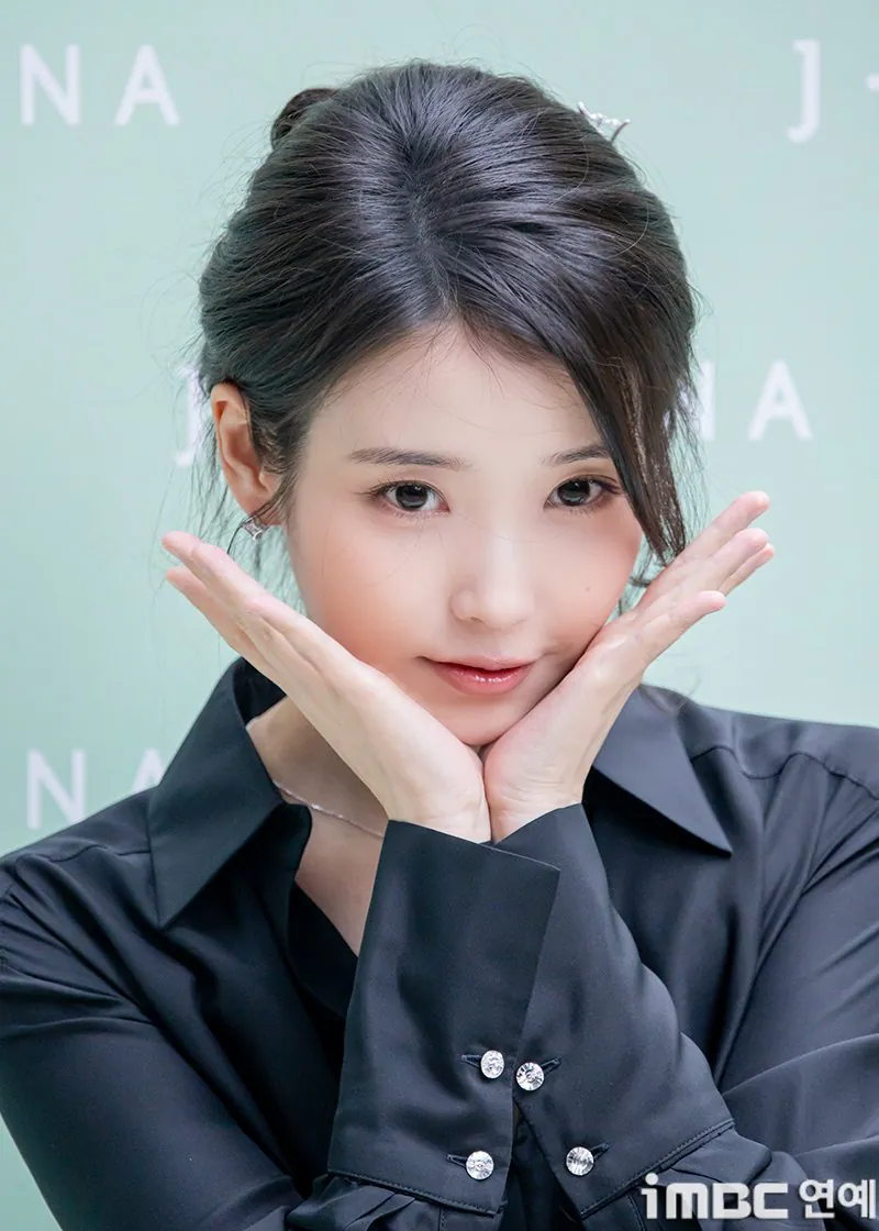 오늘자 헤어스타일 바꾼 아이유.jpg | 인스티즈