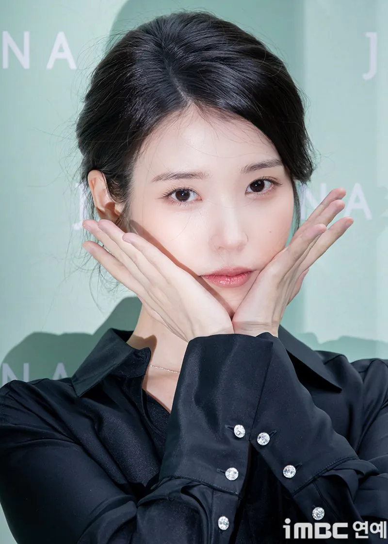 오늘자 헤어스타일 바꾼 아이유.jpg | 인스티즈