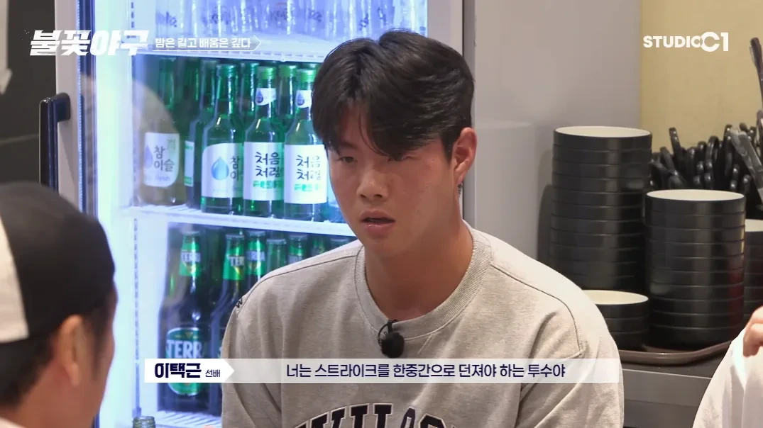 이택근 - 박준영 "네 공은 한가운데로 던져도 정타로 맞히기 어려운 공이야" | 인스티즈