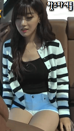 호불호 갈리는 꽉 끼는 여자 바지 .gif | 인스티즈