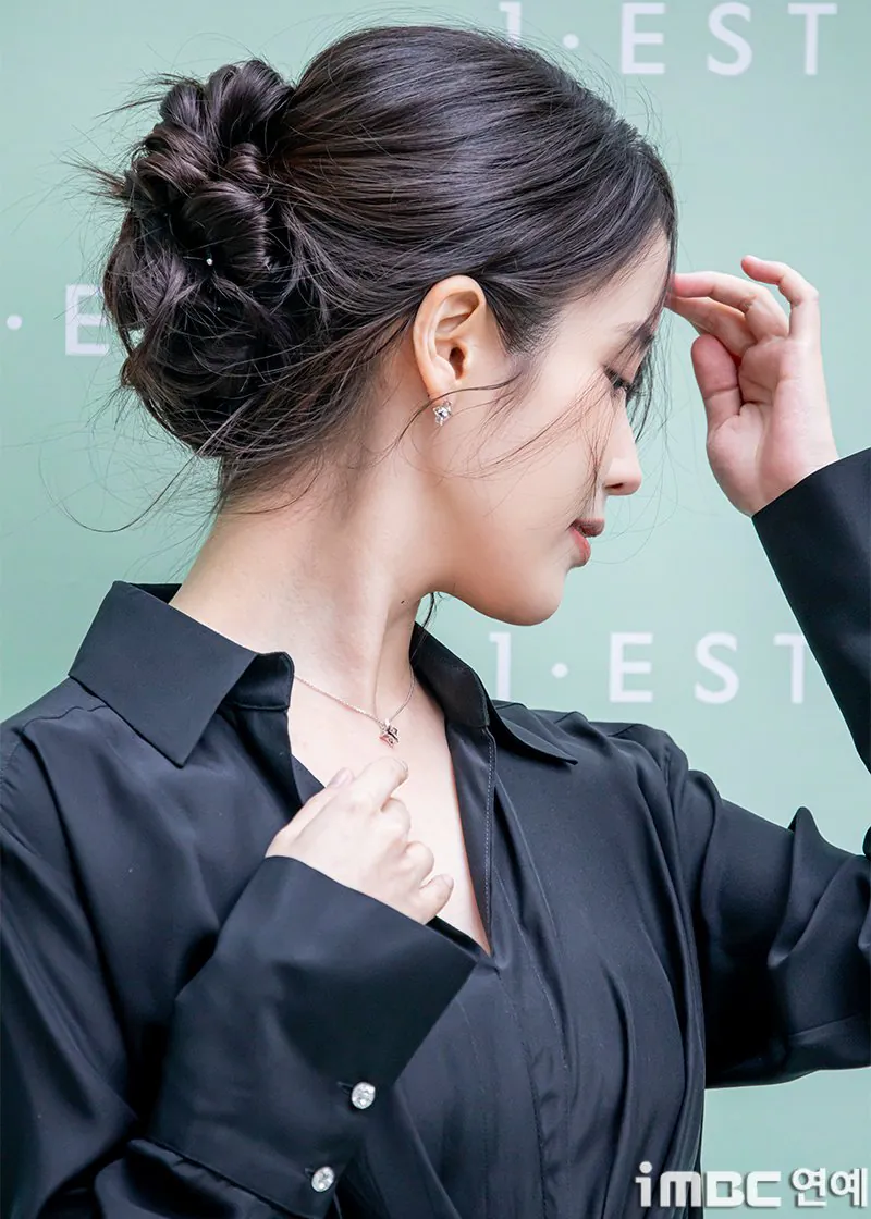 오늘자 헤어스타일 바꾼 아이유.jpg | 인스티즈