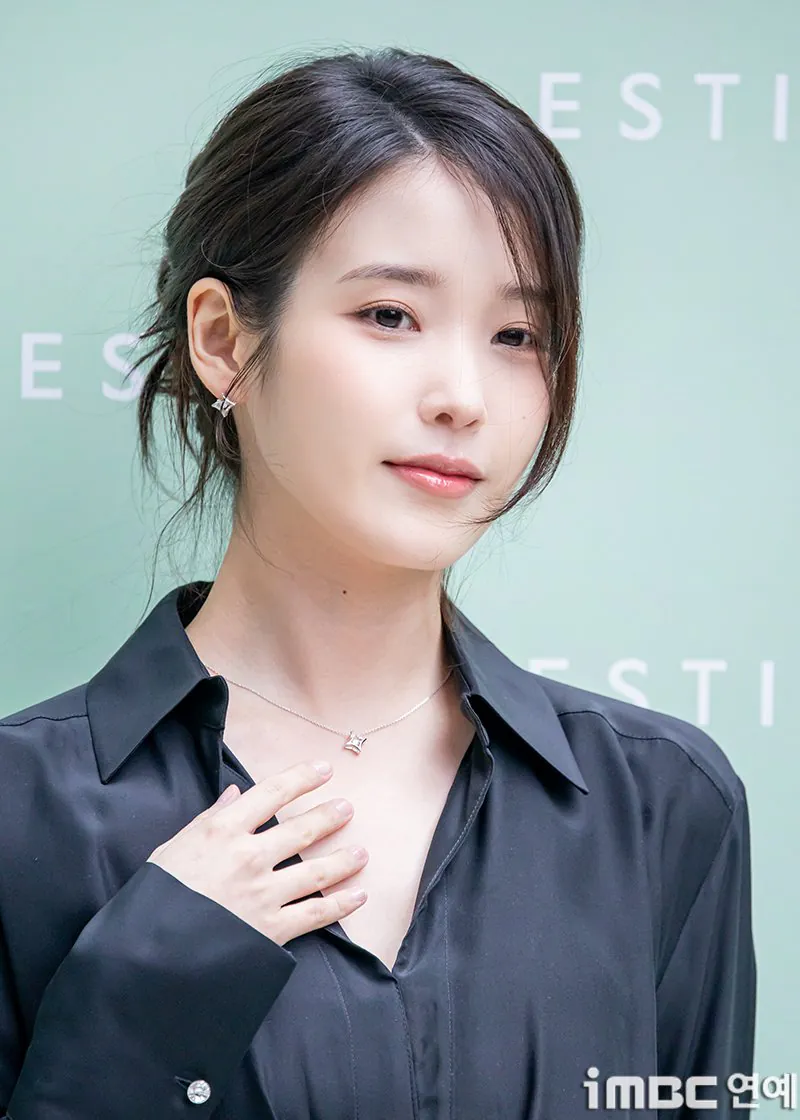 오늘자 헤어스타일 바꾼 아이유.jpg | 인스티즈