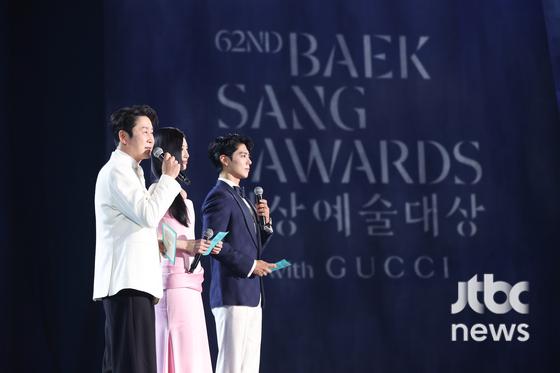 [62회 백상] 환호와 눈물의 기록… 축제 열기 가득한 비하인드컷 공개 | 인스티즈