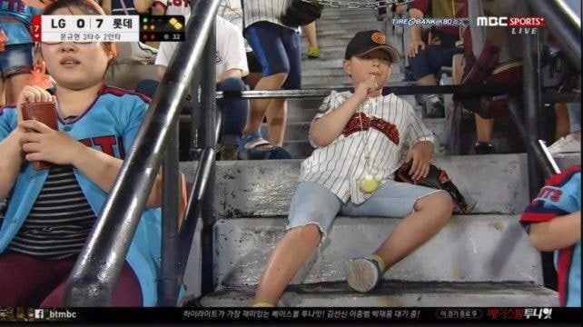 야구장 아저씨들에게 신체를 빼앗긴 아이들 | 인스티즈