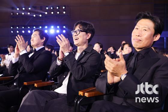 [62회 백상] 환호와 눈물의 기록… 축제 열기 가득한 비하인드컷 공개 | 인스티즈