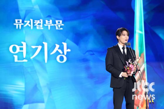 [62회 백상] 환호와 눈물의 기록… 축제 열기 가득한 비하인드컷 공개 | 인스티즈