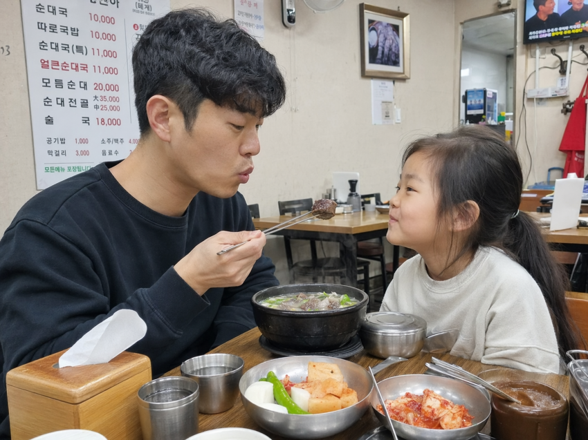 몇달전쯤 이미지 생성 자연스럽다고 엄청 화제였던 제미나이를 다시 역전하기 시작한듯한 챗지피티 | 인스티즈