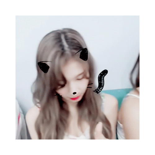 눈에서 꿀떨어지는 사나.gif | 인스티즈