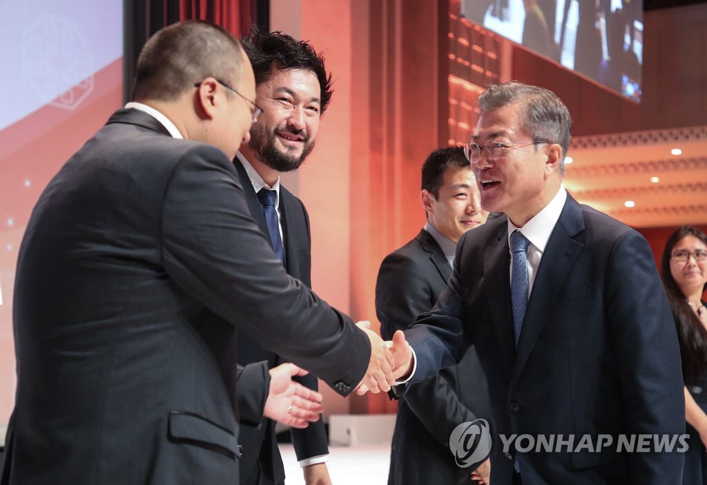 10.13. 프랑스 동포간담회 참석한 문재인 대통령.jpg | 인스티즈