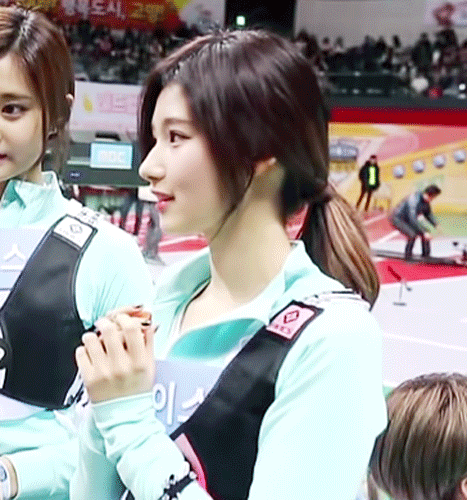 눈에서 꿀떨어지는 사나.gif | 인스티즈