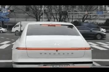 드디어 기어 올라간 그랜져의 방향지시등.gif | 인스티즈