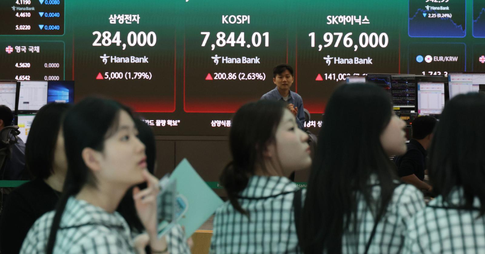 6만원일 땐 거들떠도 안보더니…30만전자 앞두고 10조원 쓸어담은 개미 | 인스티즈