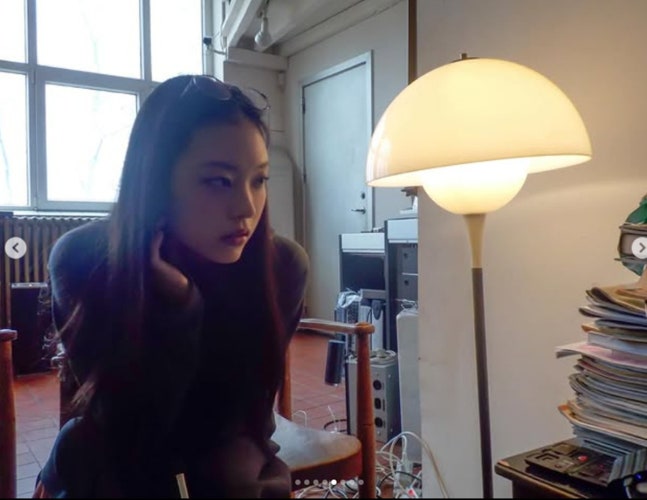 [정보/소식] 성인 된 뉴진스 해린, 근황 사진 8장 풀렸다…어도어, 12시 땡 하자마자 공개 "생일 축하" [엑's 이슈] | 인스티즈