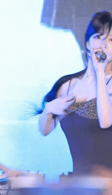 후로미스나인 이채영 호피무늬 의상.gif | 인스티즈