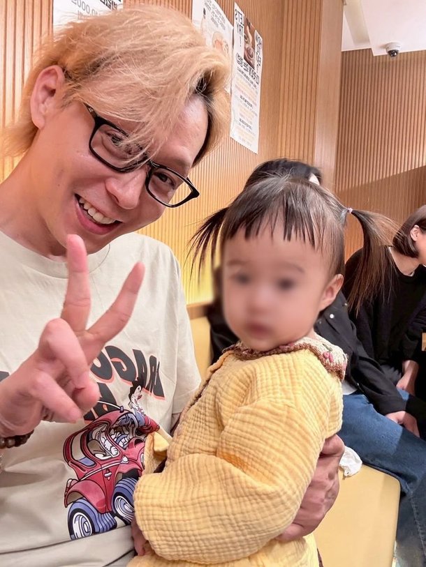 '은퇴 번복' 박유천, 빈약한 머리숱→초췌해진 비주얼…2살 조카 육아 근황 | 인스티즈