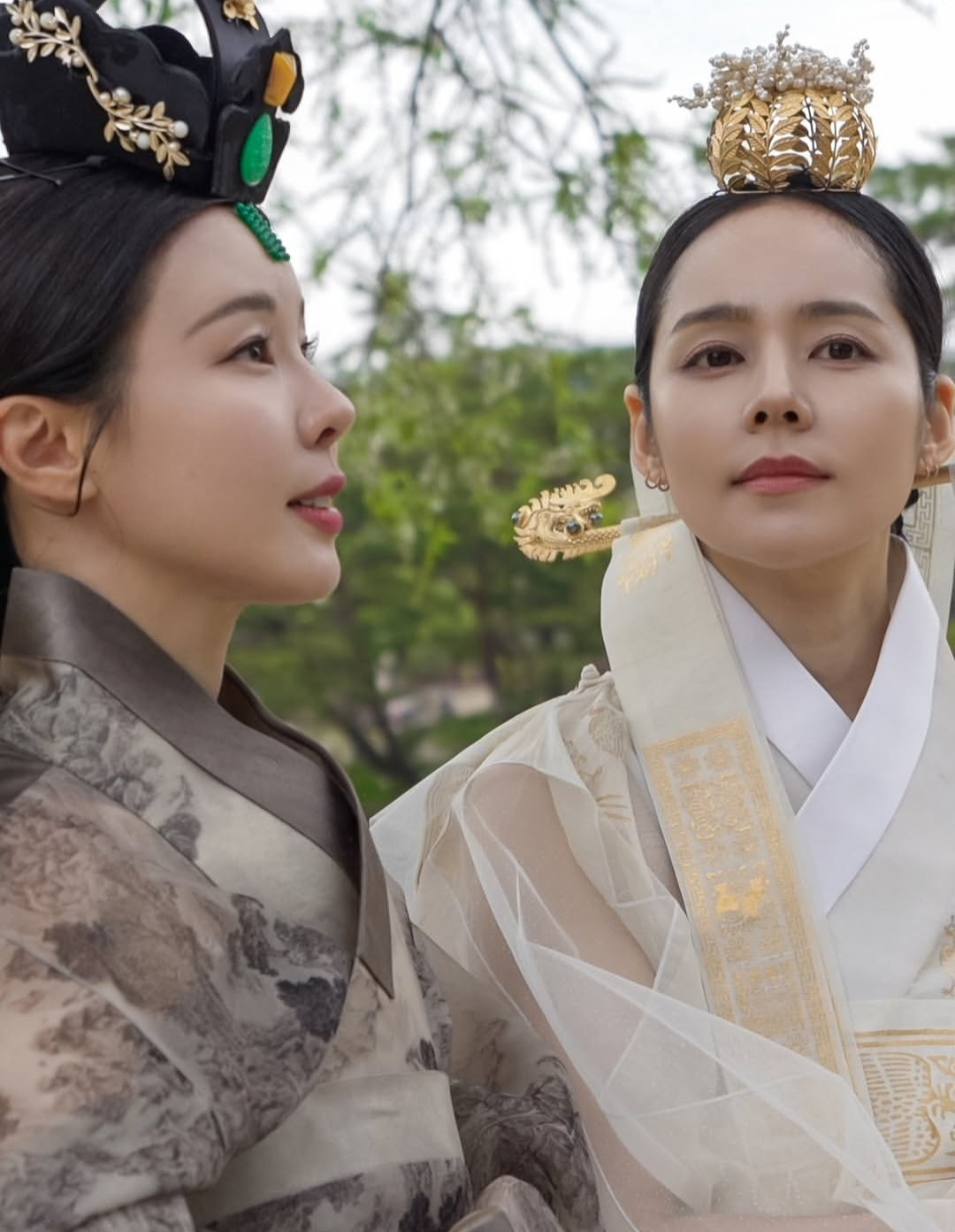 경복궁에 궁중 한복 입고 나타난 한가인 | 인스티즈