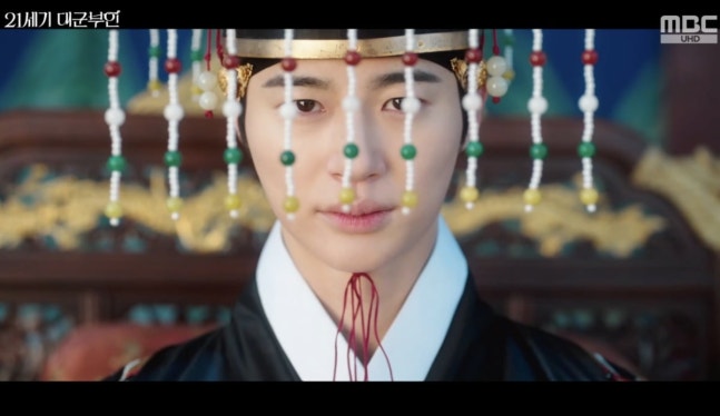 [정보/소식] 구류면관 쓴 변우석, "천세"…'21세기 대군부인' 역사 왜곡 논란 터졌다 [Oh!쎈 이슈] | 인스티즈