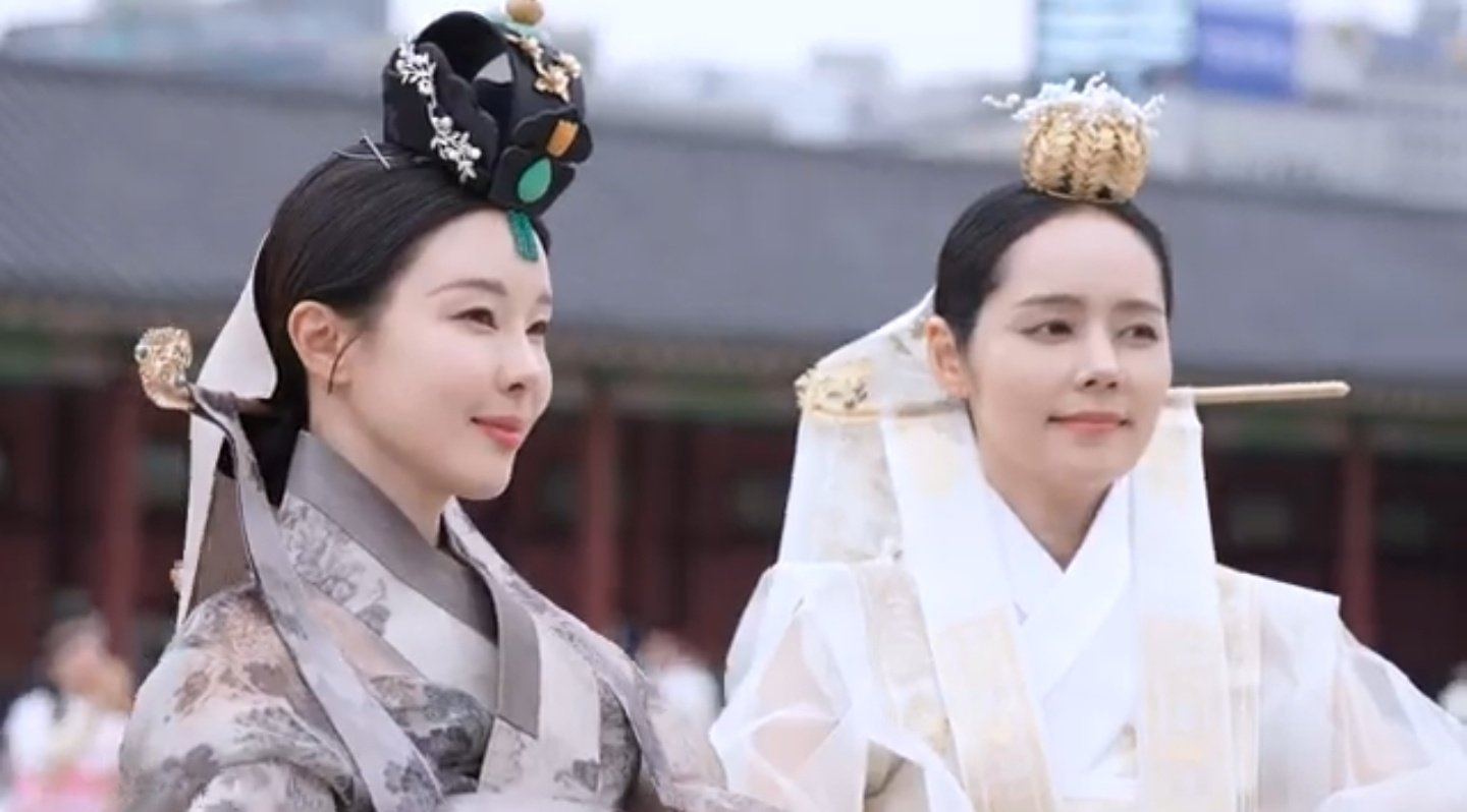 경복궁에 궁중 한복 입고 나타난 한가인 | 인스티즈