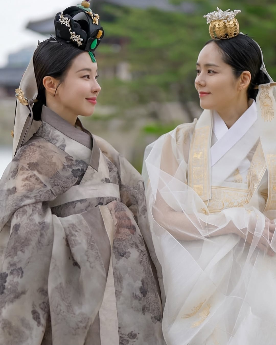 경복궁에 궁중 한복 입고 나타난 한가인 | 인스티즈