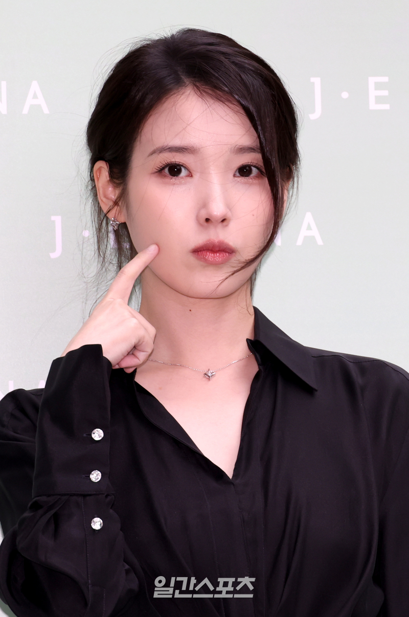 아이유, '21세기 대군부인' 논란에.. "다 제 부족함 때문” 간접 심경 | 인스티즈