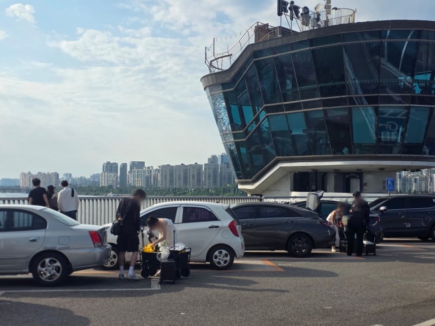 "동작대교 전세 냈어요?"…'민폐' 웨딩 촬영에 '논란 폭발' | 인스티즈