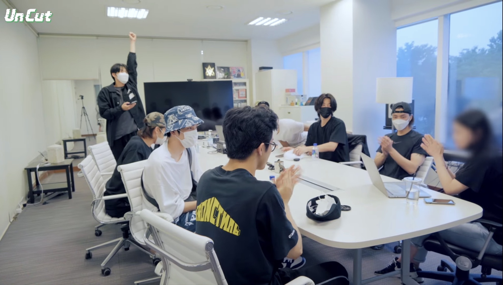 sticker 데모곡 듣고 표정관리 실패해버린 nct127 | 인스티즈