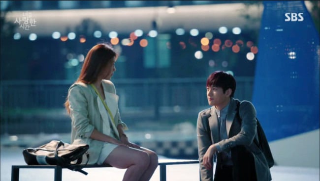 드라마에서 가방을 2개씩 메고 나왔던 하지원 | 인스티즈