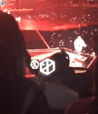 아이돌이 콘서트 중 흔히 겪는 일.gif | 인스티즈