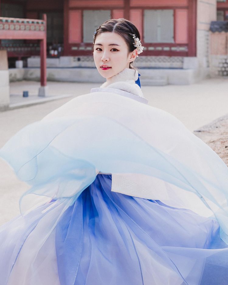 최근 궁궐에서 유행하고 있는 한복.jpg | 인스티즈